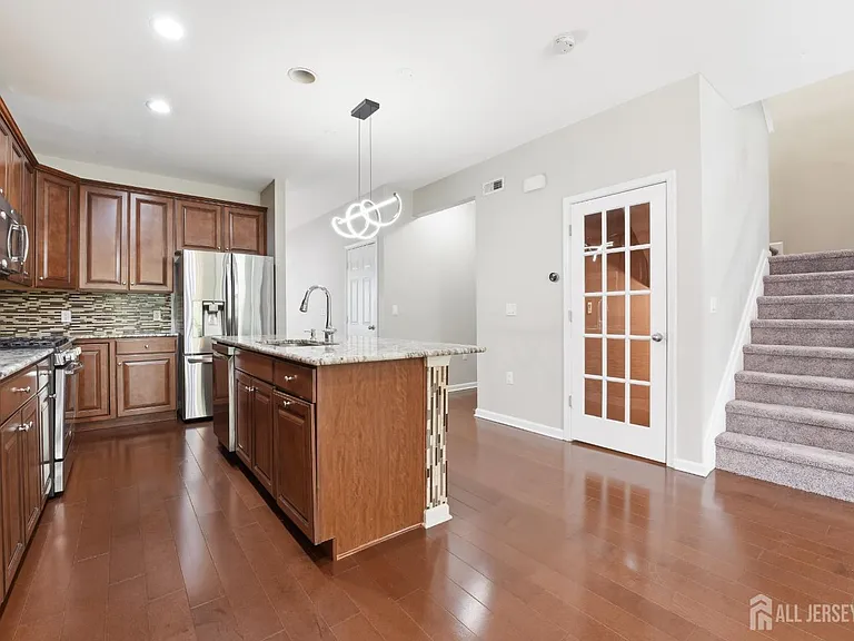 105 Pearce Ln S — Photo 18