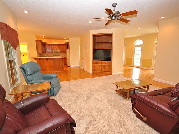 3rd image of 25 Wedgewood Ln