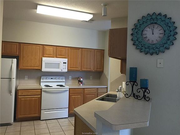 4th image of 213 Navarro Dr