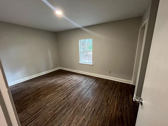 4th image of 907 Wisteria Dr