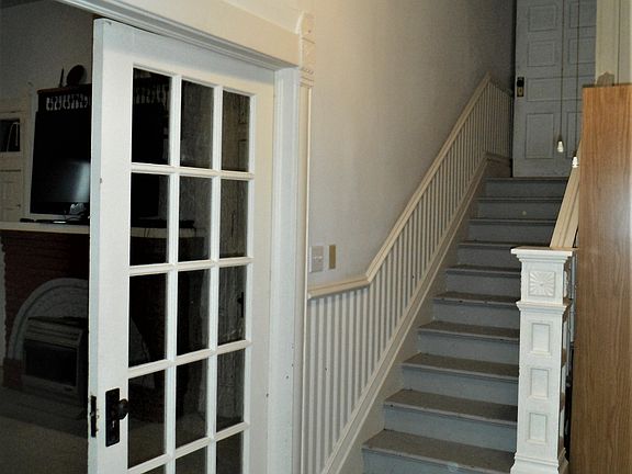 3rd image of 806 N Carr Ave