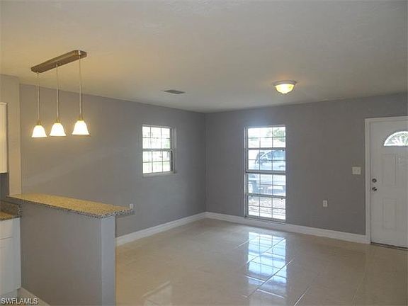 3rd image of 718 Camellia Dr