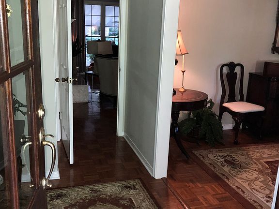 4th image of 428 Byron Ave E