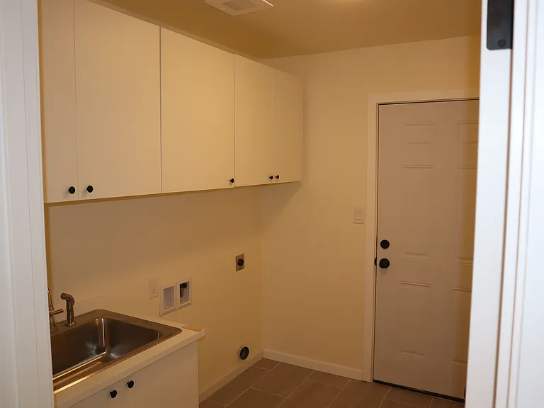 9504 Farwest Dr SW — Photo 20
