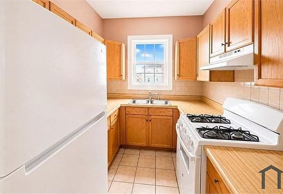 5th image of 544 Plymouth Ave #2