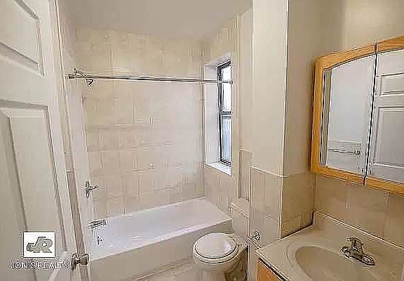 5th image of 698 Amsterdam Ave #5