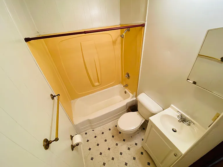 365 E Irby St — Photo 10