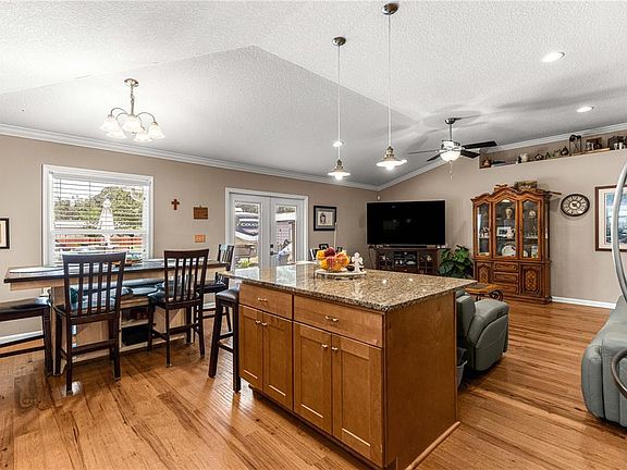 3rd image of 4328 Chokeberry Rd