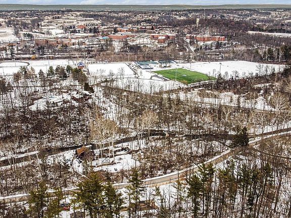 5th image of 521 Stoney Run Rd