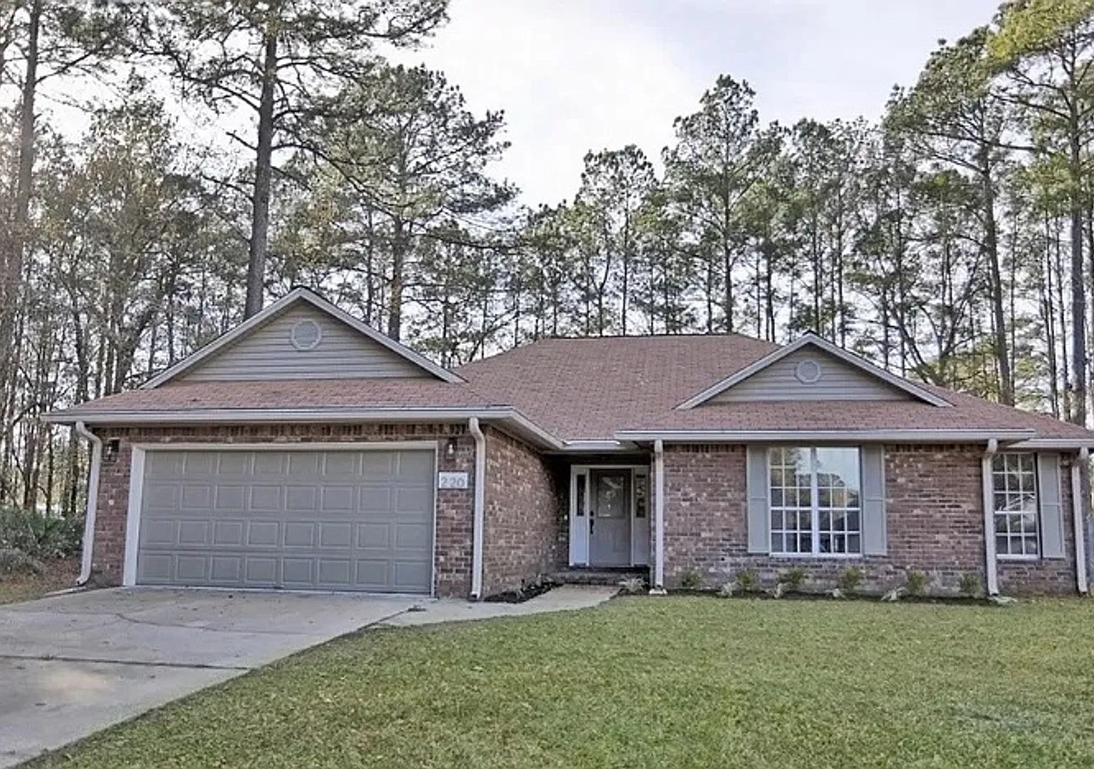 4 bedroom beautiful home available November 14! — Photo 2