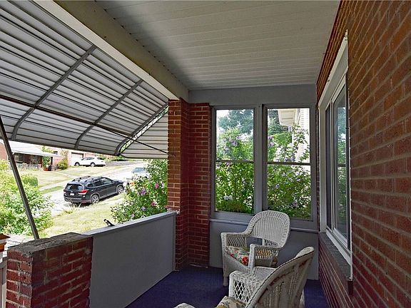 2nd image of 102 Jamaica Ave