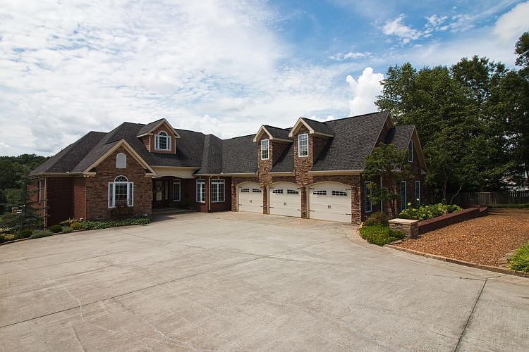 1st image of 335 Magnolia Ln