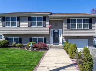 20 Columbus Ave, Johnston, RI 02919
