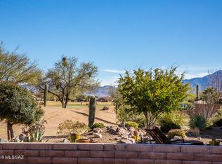 1222 N Night Heron Dr, Green Valley, AZ 85614