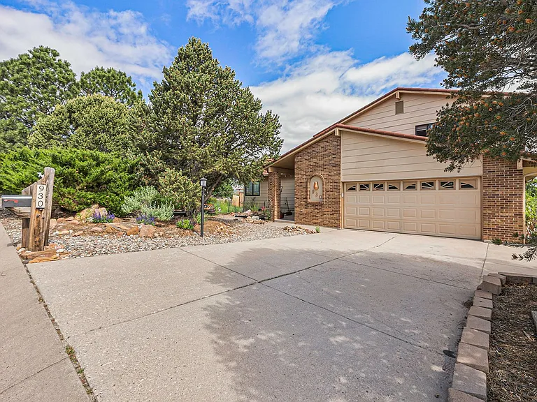930 Point Of The Pines Dr — Photo 2