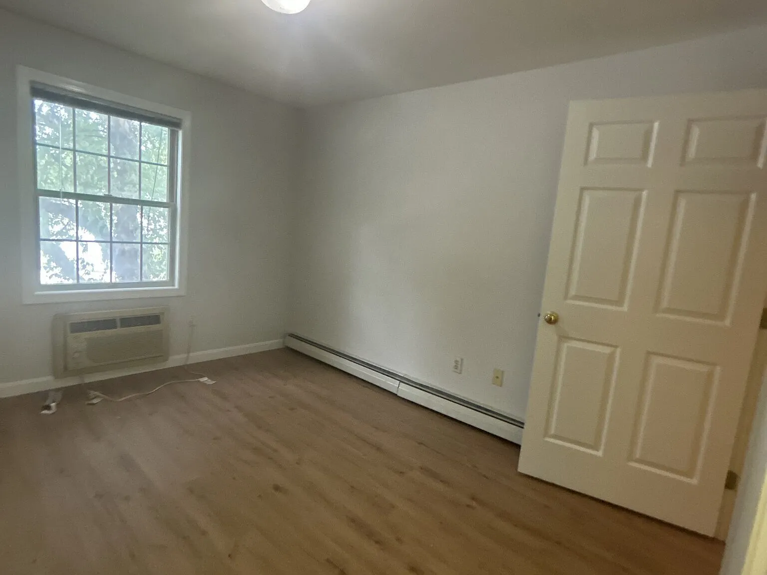 1 BR Available Now! H/HW Included! Housing Programs Welcome — Photo 4