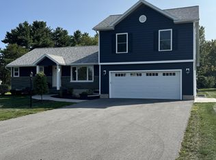 3 Echo Dr, Schenectady, NY 12306