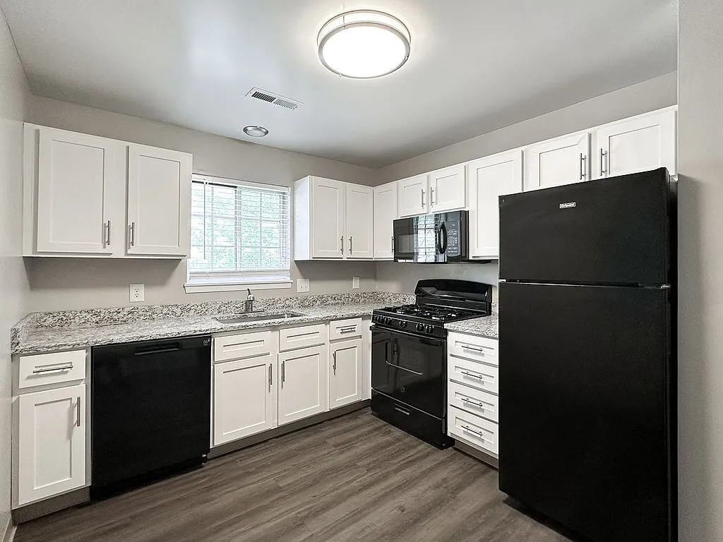 Hunters Hollow Apartments — Photo 2
