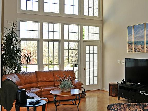 4th image of 10118 Ballynahown Cir