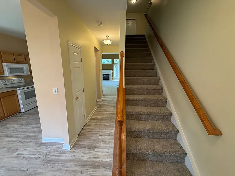 232 Hadley Commons Dr — Photo 2