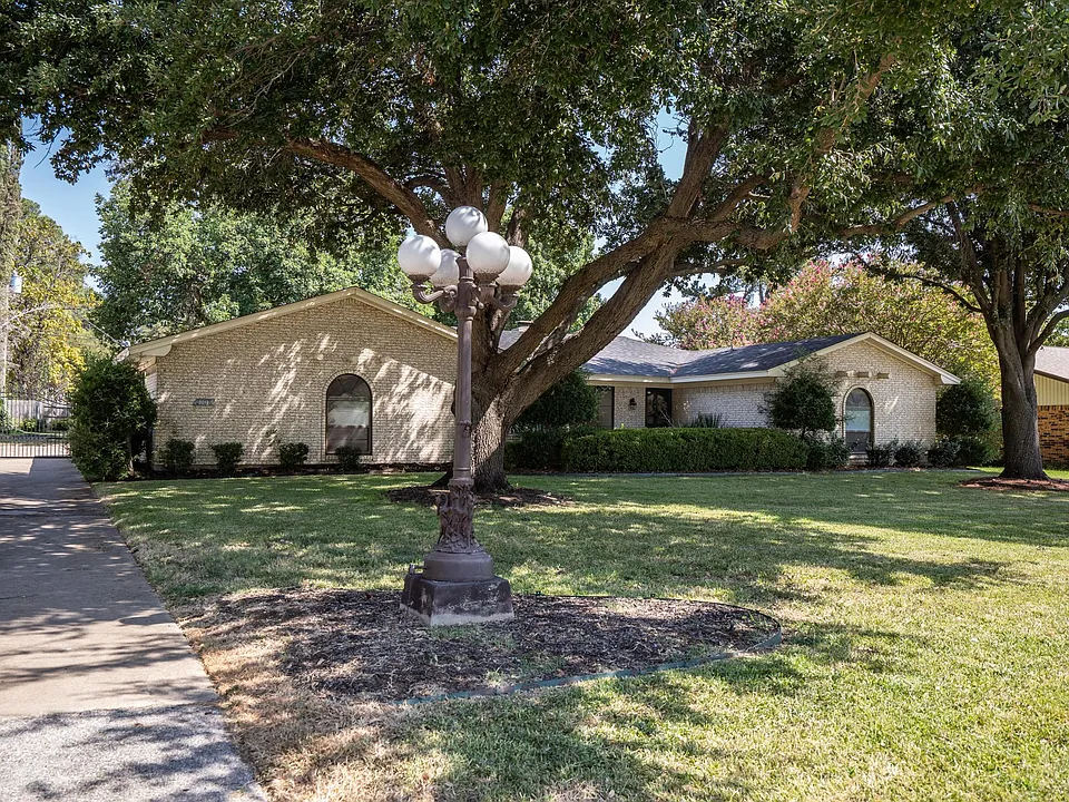 2108 Forest Hills Rd