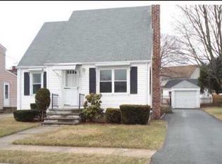 235 Ausdale Rd, Cranston, RI 02910