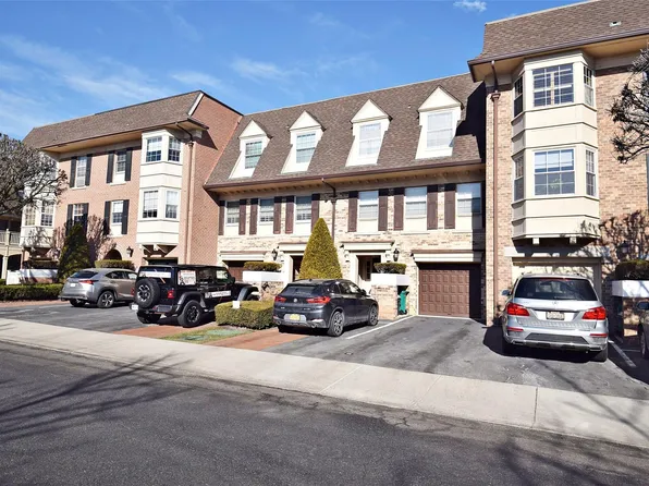 207-19 MELISSA Court #217 U, Bayside, NY 11360