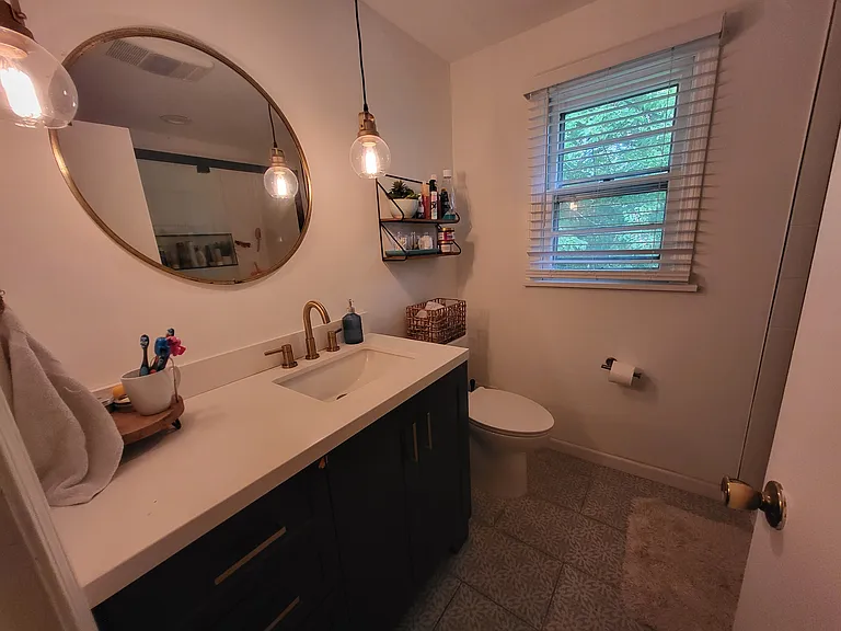 Full bath 2