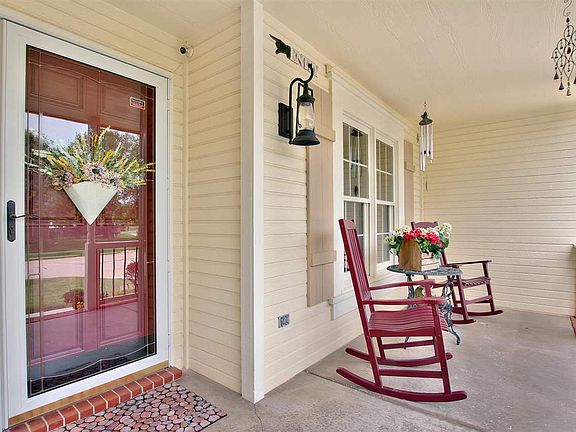 3rd image of 2205 N Stoneybrook Cir