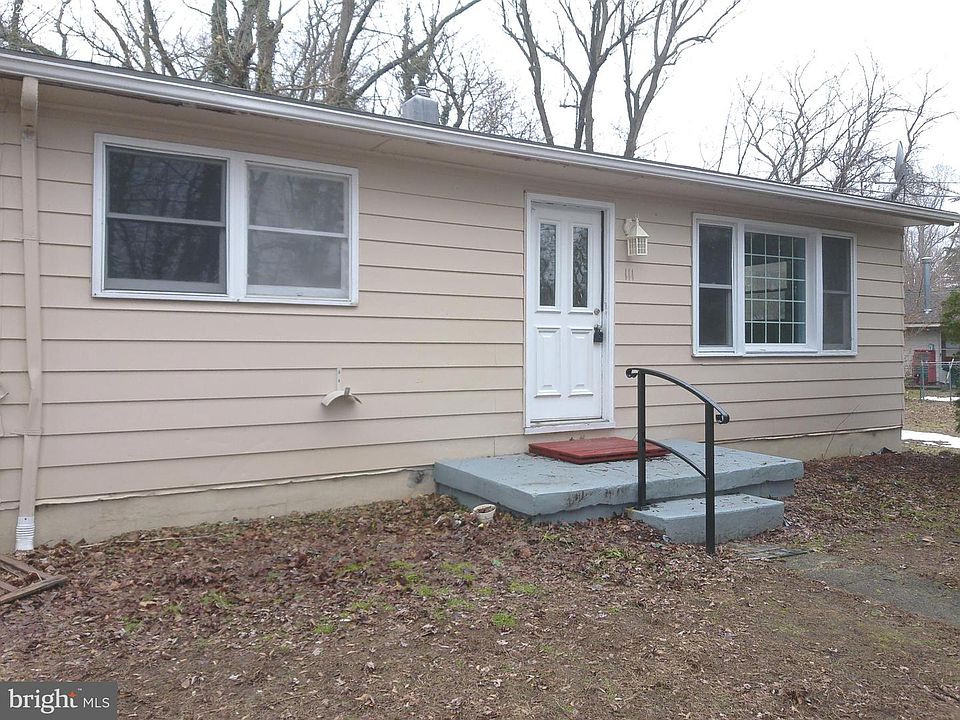 1st image of 111 Crescent Dr