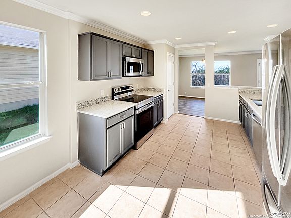 3rd image of 5548 Columbia Dr