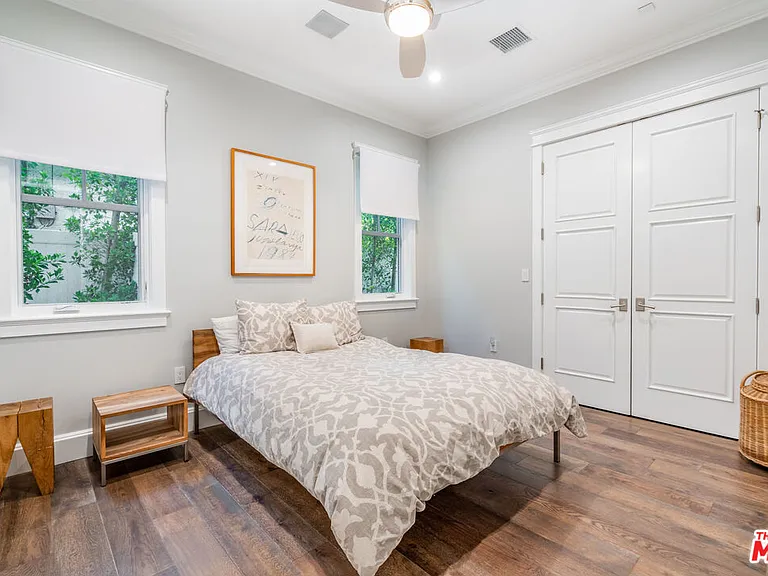 4800 Zelzah Ave — Photo 26