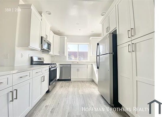2nd image of 4655 Maplewood Ave Ste 304