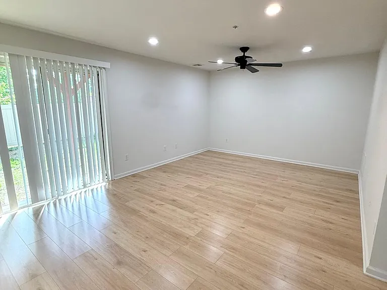 610 Brentwood Ct — Photo 25
