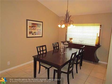 4th image of 572 Cambridge Dr