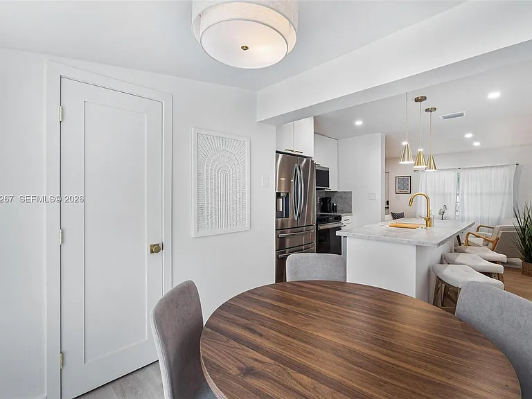 12325 NE 11th Pl — Photo 10
