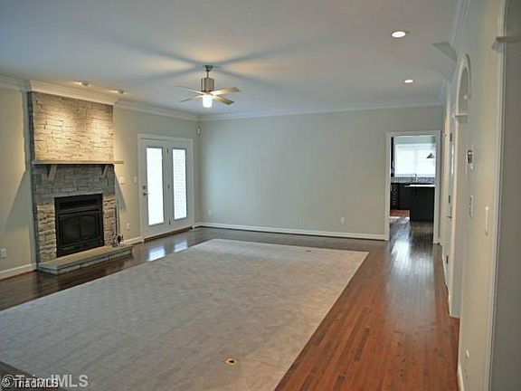 4th image of 8100 Southerland Dr