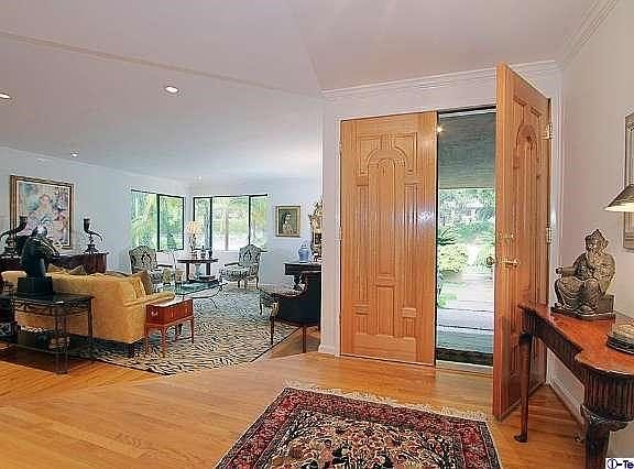 4th image of 428 E Mariposa St