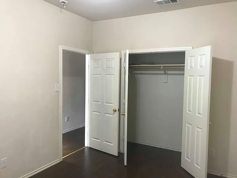 6608 Sandgate Dr — Photo 3