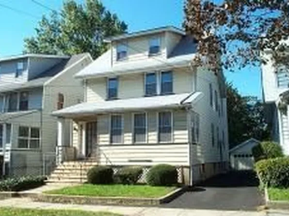 57 Smith St, Irvington, NJ 07111