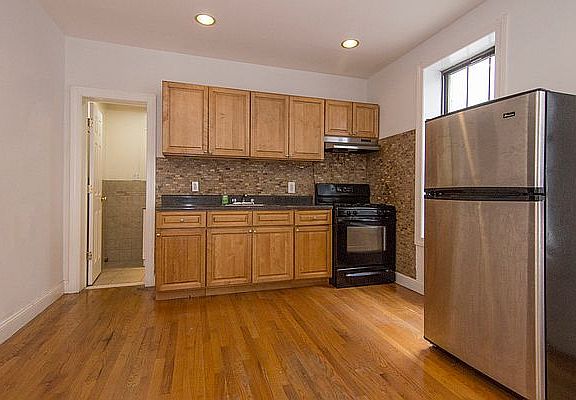 2nd image of 3259 33rd St APT 1F