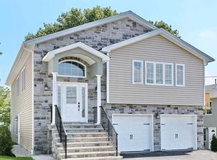 4 Chamberlain Ave APT 1, Elmwood Park, NJ 07407