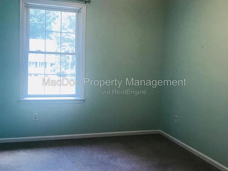 6804 Saxony Cir — Photo 35
