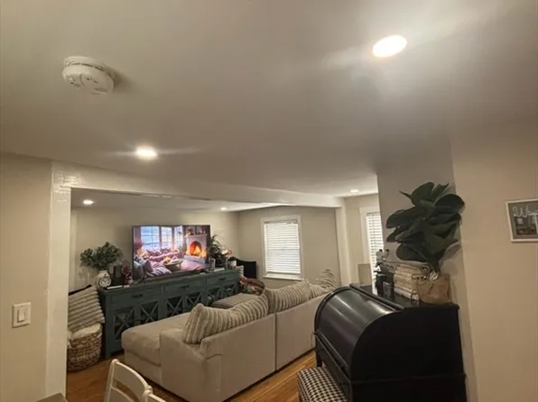 4 Kilby St #1, Woburn, MA 01801