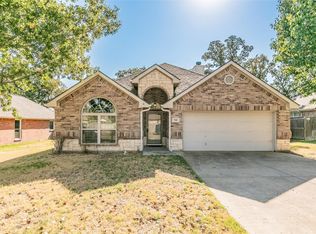 708 Kriston Dr, Azle, TX 76020