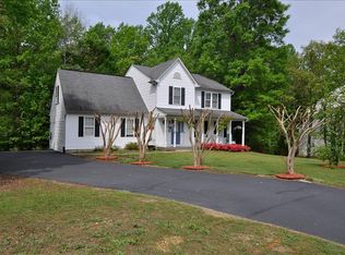 9512 Hickory Hill Dr, Fredericksburg, VA 22408