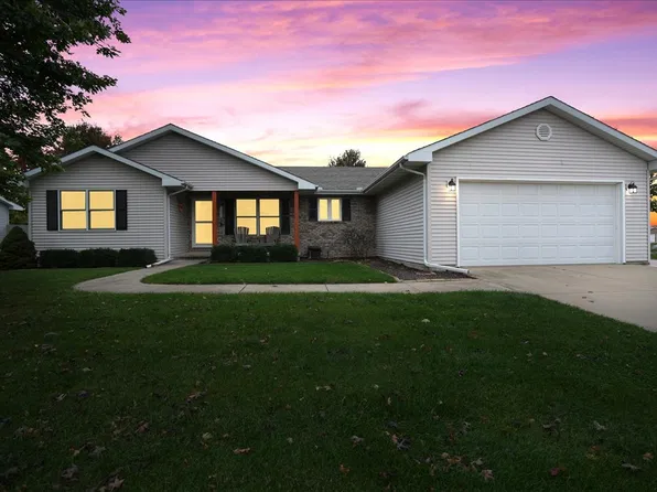 802 Platt Way, Hudson, IL 61748