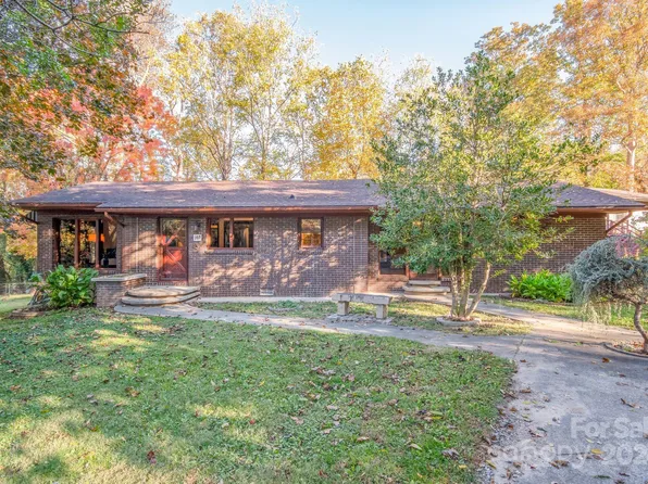 105 Westview Ave, Black Mountain, NC 28711