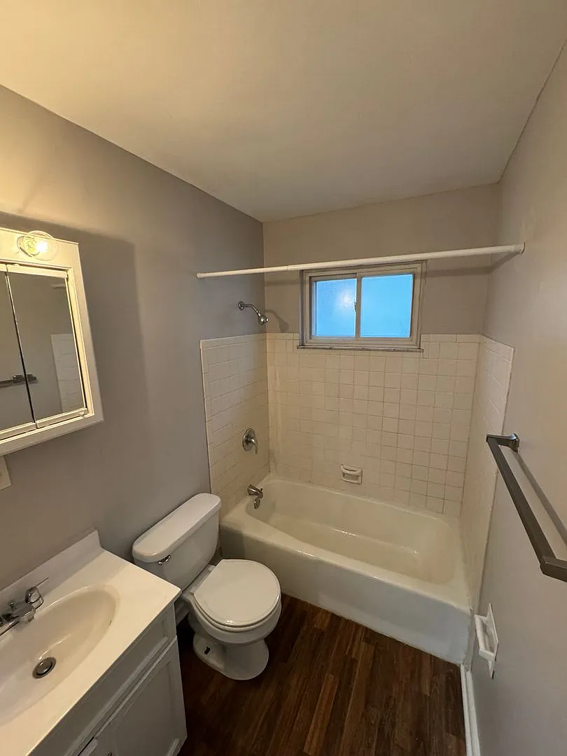 East side - 3 br home — Photo 4