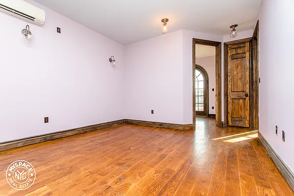 Rented by MySpaceNYC | media 17